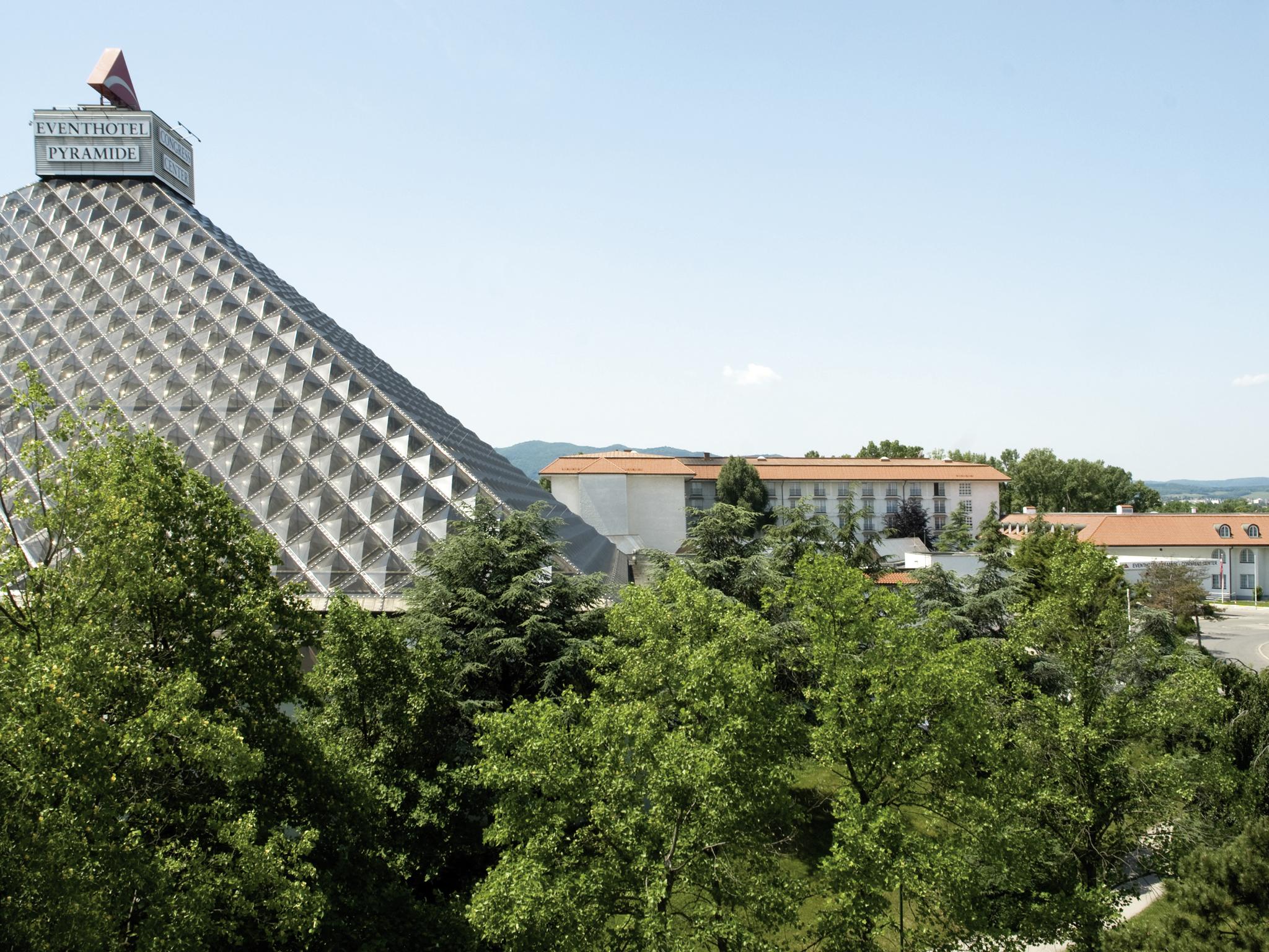 อีเวนท์โฮเทล พีราไมด์ Hotel โวเซนดอร์ฟ ภายนอก รูปภาพ